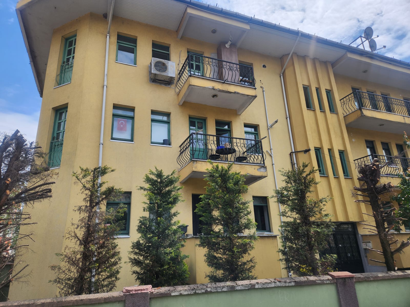AZMİMİLLİ MAHALLESİN DE KİRALIK 2+1 DAİRE